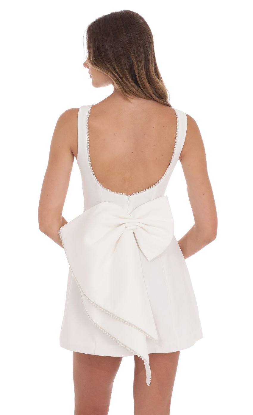 Attachable Pearl Fishtail Dress in White